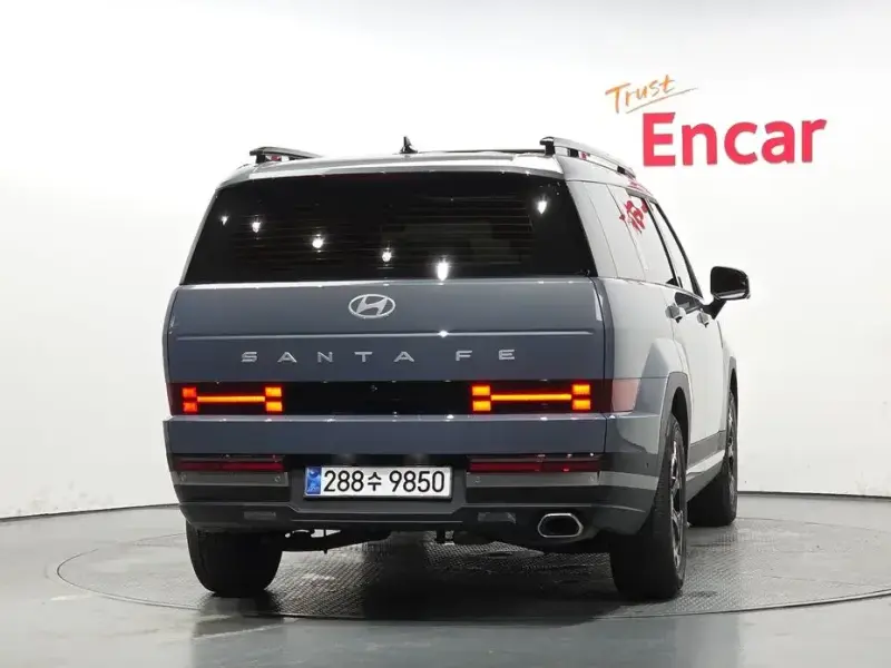 2025 Hyundai Santa Fe с пробегом 7 947 км