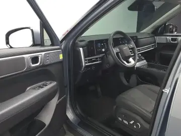2025 Hyundai Santa Fe с пробегом 7 947 км