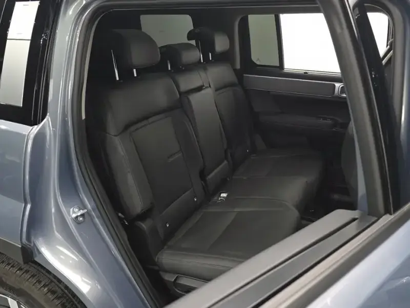 2025 Hyundai Santa Fe с пробегом 7 947 км
