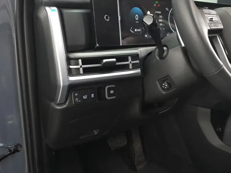 2025 Hyundai Santa Fe с пробегом 7 947 км