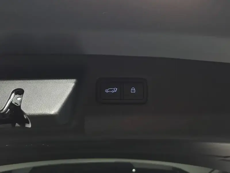 2025 Hyundai Santa Fe с пробегом 7 947 км