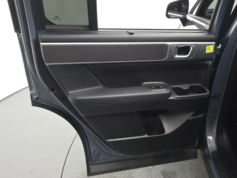 2025 Hyundai Santa Fe с пробегом 7 947 км