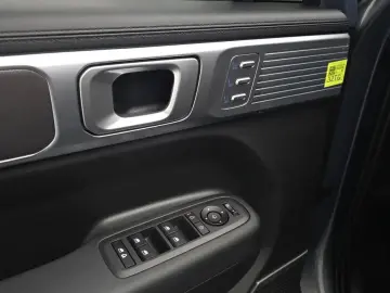 2025 Hyundai Santa Fe с пробегом 7 947 км
