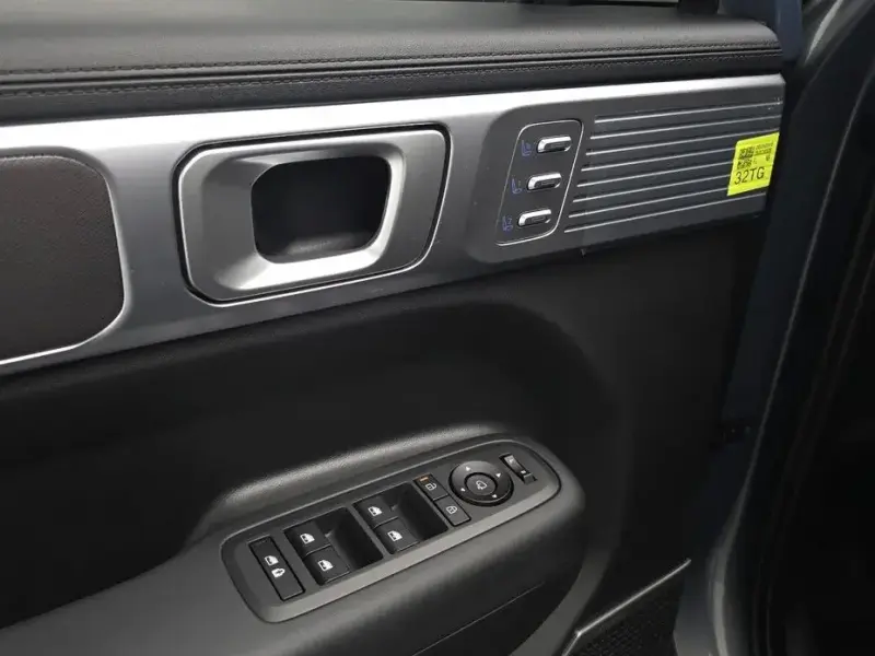 2025 Hyundai Santa Fe с пробегом 7 947 км