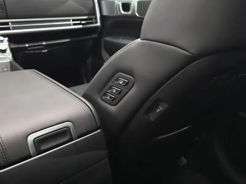 2025 Hyundai Santa Fe с пробегом 7 947 км