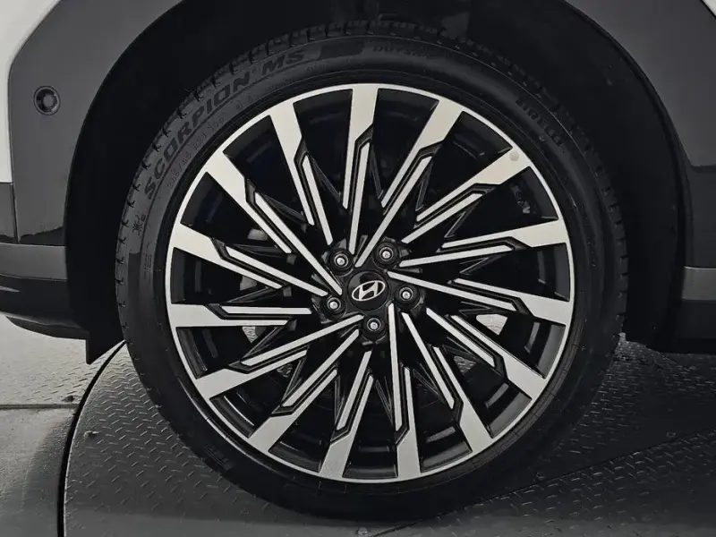 2025 Hyundai Santa Fe с пробегом 29 393 км