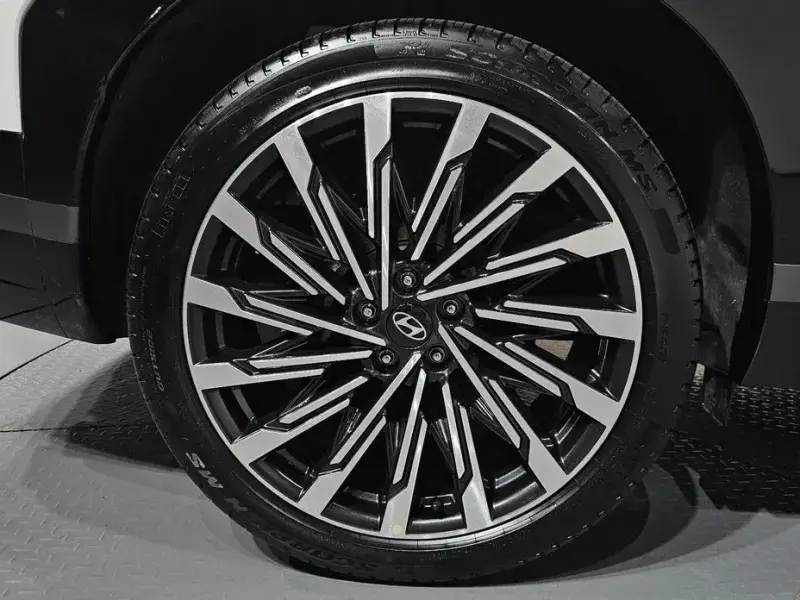 2025 Hyundai Santa Fe с пробегом 29 393 км