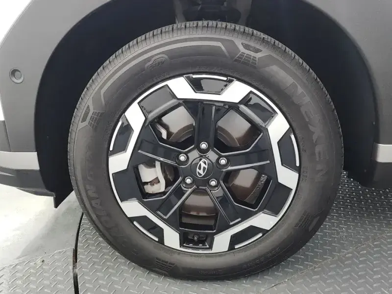 2025 Hyundai Santa Fe с пробегом 10 015 км