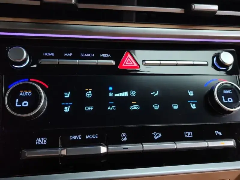 2025 Hyundai Santa Fe с пробегом 10 015 км