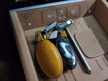2025 Hyundai Santa Fe с пробегом 10 015 км