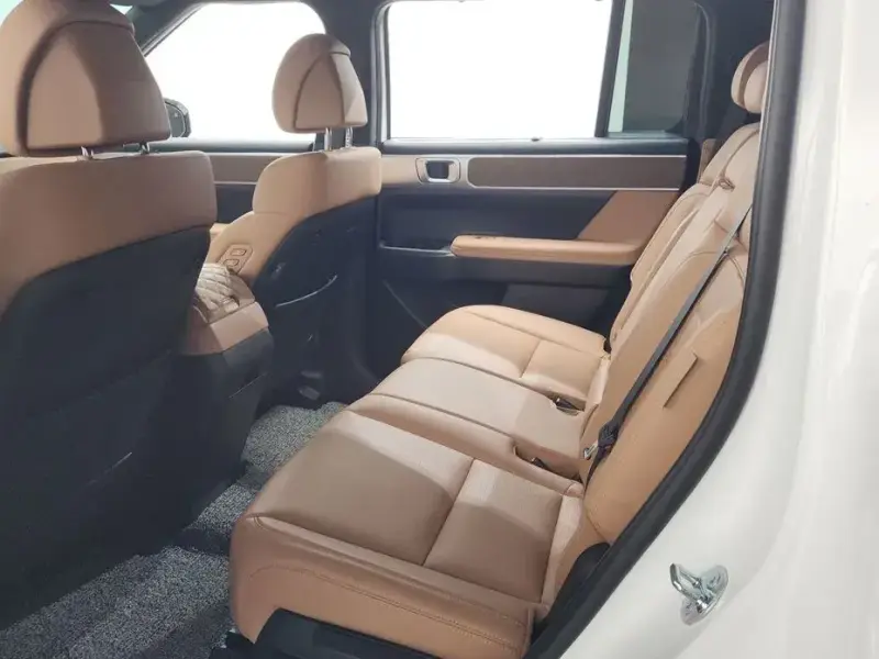 2025 Hyundai Santa Fe с пробегом 10 015 км