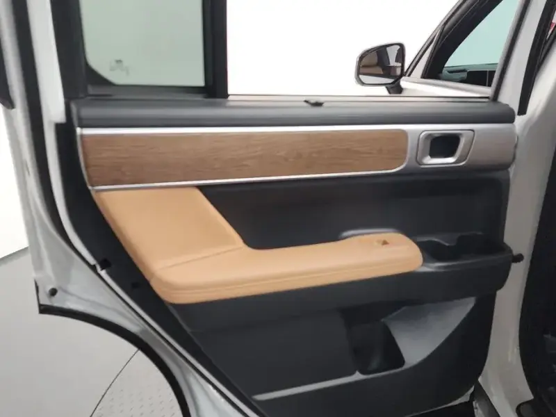 2025 Hyundai Santa Fe с пробегом 10 015 км