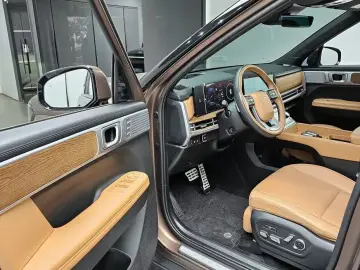 2024 Hyundai Santa Fe с пробегом 12 040 км