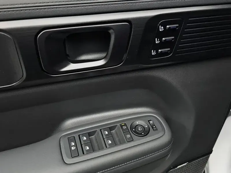 2025 Hyundai Santa Fe с пробегом 20 958 км