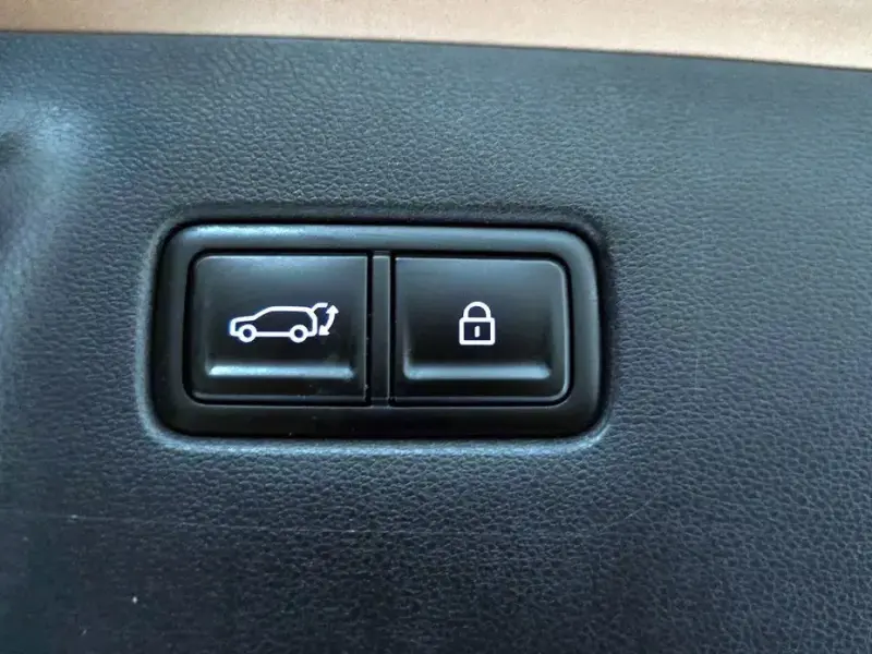 2024 Hyundai Santa Fe с пробегом 12 040 км