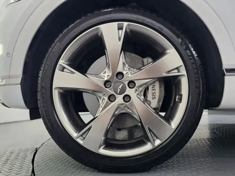 2023 Genesis GV80 с пробегом 25 166 км