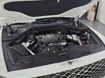 2023 Genesis GV80 с пробегом 25 166 км