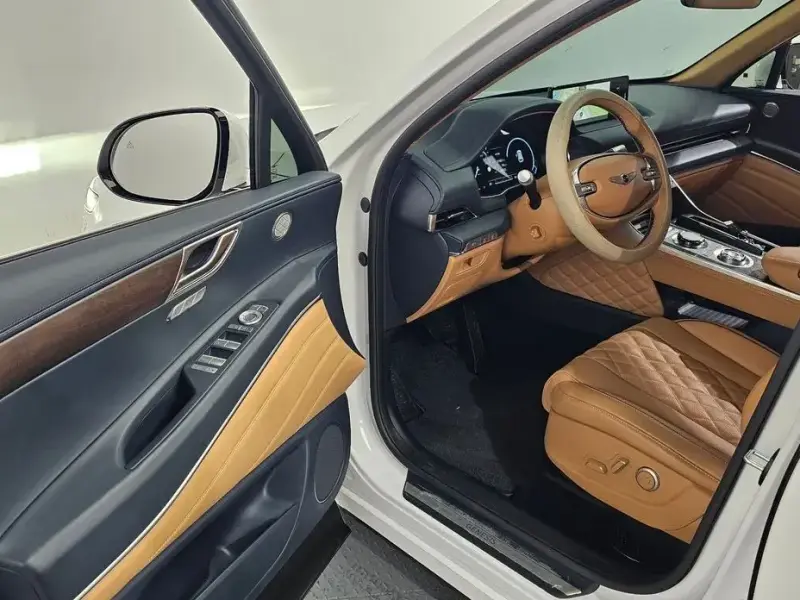 2023 Genesis GV80 с пробегом 25 166 км