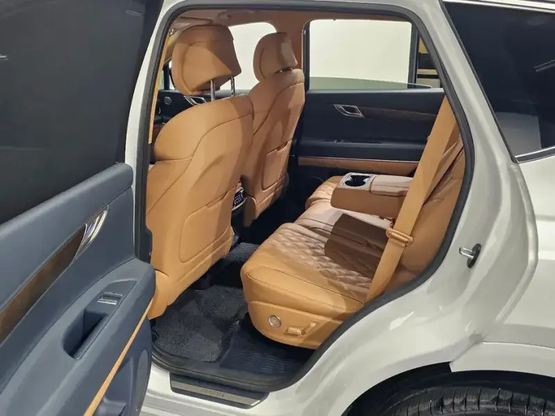 2023 Genesis GV80 с пробегом 25 166 км