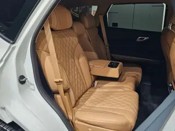 2023 Genesis GV80 с пробегом 25 166 км