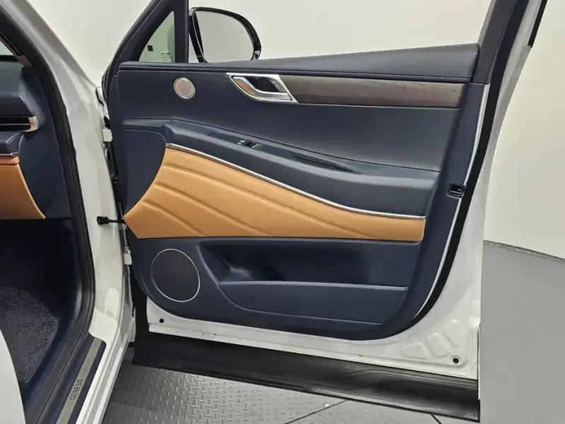 2023 Genesis GV80 с пробегом 25 166 км