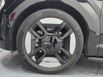 2023 Kia EV9 с пробегом 64 235 км