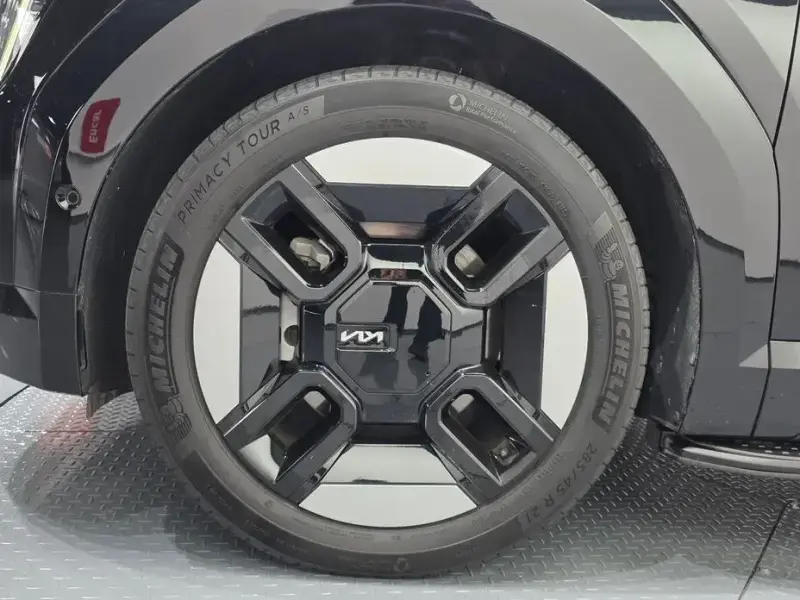 2023 Kia EV9 с пробегом 64 235 км