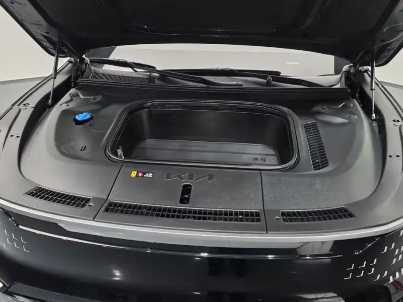 2023 Kia EV9 с пробегом 64 235 км