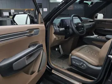 2023 Kia EV9 с пробегом 64 235 км