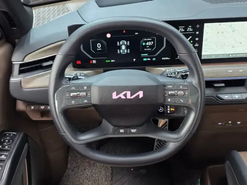 2023 Kia EV9 с пробегом 64 235 км