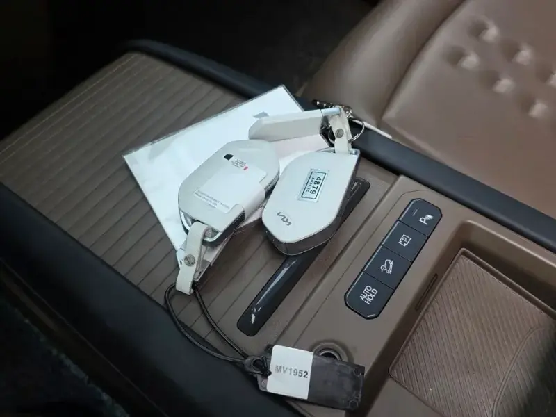 2023 Kia EV9 с пробегом 64 235 км