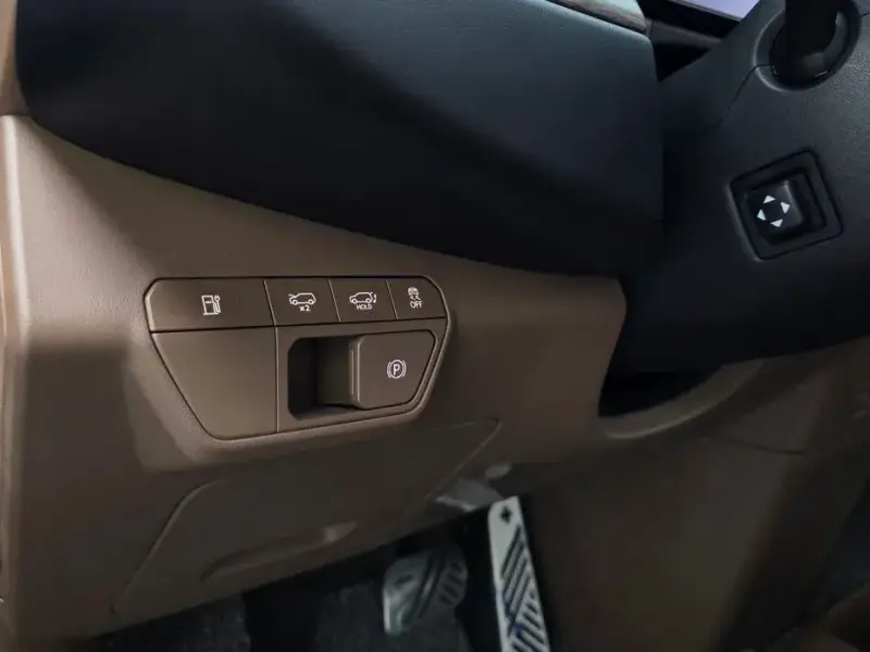 2023 Kia EV9 с пробегом 64 235 км