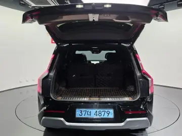 2023 Kia EV9 с пробегом 64 235 км