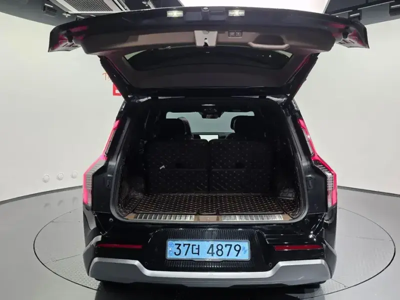 2023 Kia EV9 с пробегом 64 235 км
