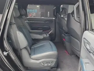 2024 Kia EV9 с пробегом 38 353 км