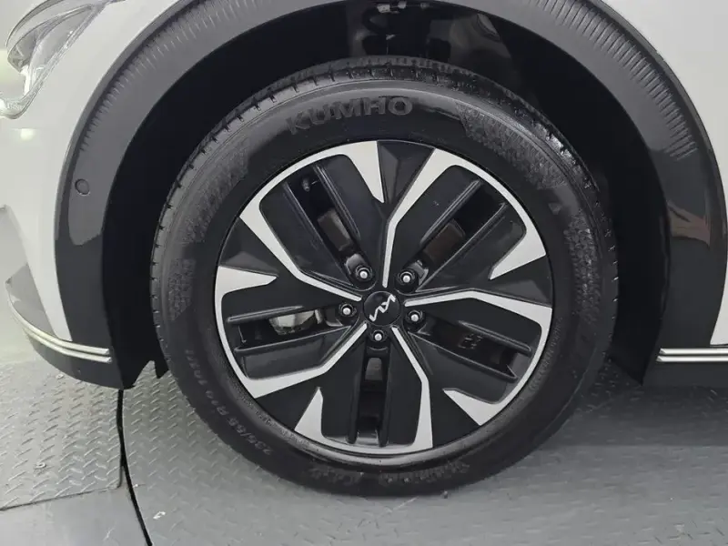 2024 Kia EV6 с пробегом 67 920 км