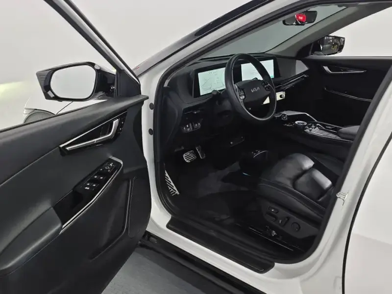 2024 Kia EV6 с пробегом 67 920 км