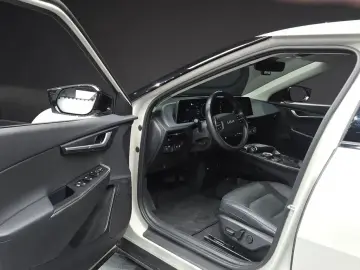 2023 Kia EV6 с пробегом 18 475 км