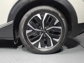 2023 Kia EV6 с пробегом 18 475 км