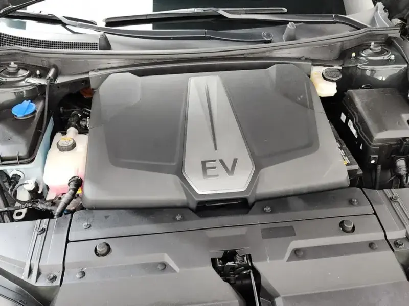 2023 Kia EV6 с пробегом 57 282 км