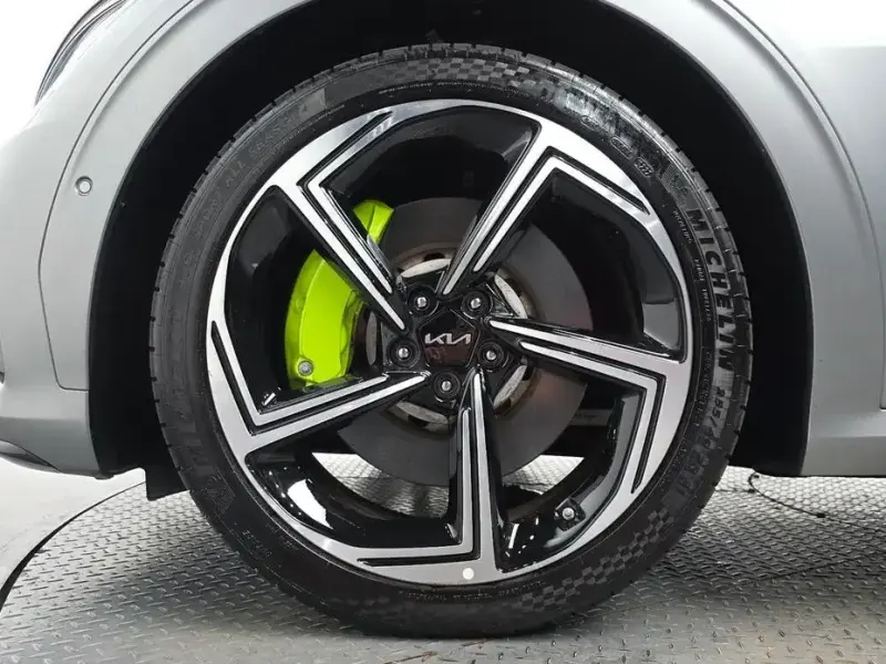 2022 Kia EV6 с пробегом 30 249 км