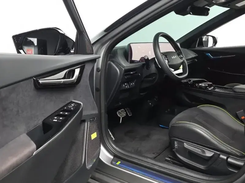 2022 Kia EV6 с пробегом 30 249 км