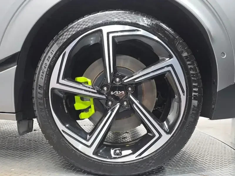 2022 Kia EV6 с пробегом 30 249 км