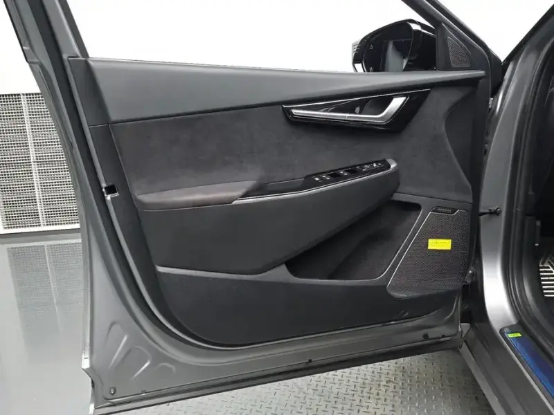 2022 Kia EV6 с пробегом 30 249 км