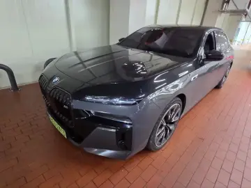2025 BMW i7 с пробегом 21 726 км