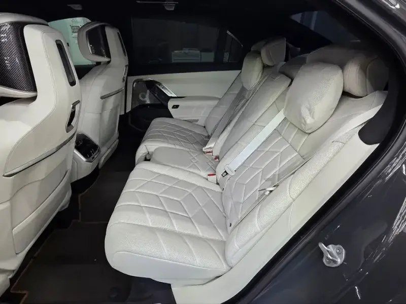 2025 BMW i7 с пробегом 21 726 км