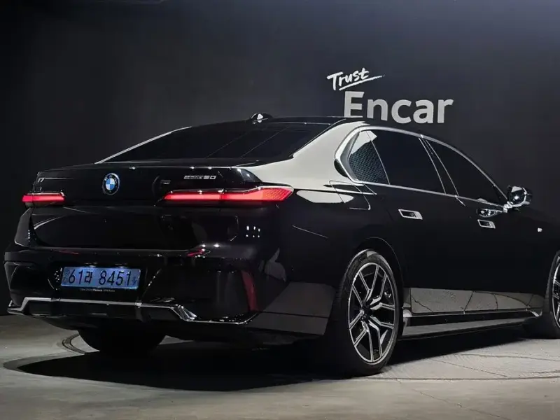2023 BMW i7 с пробегом 22 823 км