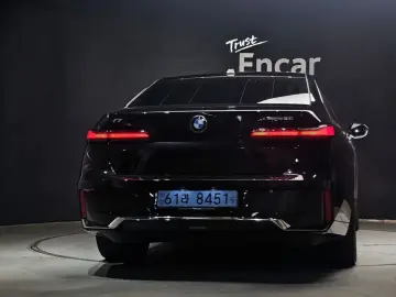 2023 BMW i7 с пробегом 22 823 км