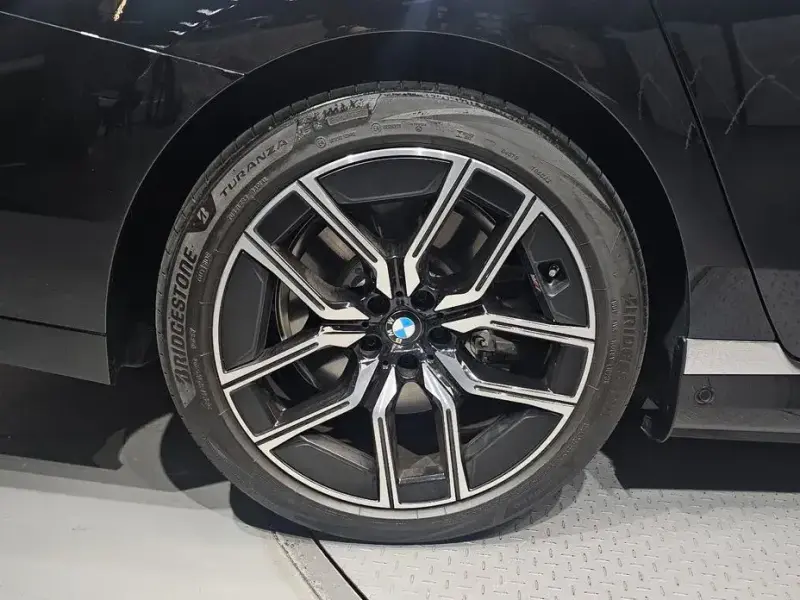 2023 BMW i7 с пробегом 22 823 км