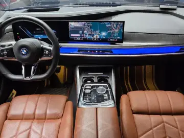 2023 BMW i7 с пробегом 22 823 км